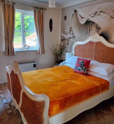 Hemel Hempstead Apartment | Canalside Chic Your London Escape Starts Here WIFI and Airport Transfers