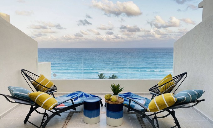 Zona Hotelera Apartment | Cancun Chic, beachfront apartment, 3 bedrooms, 3 bathrooms