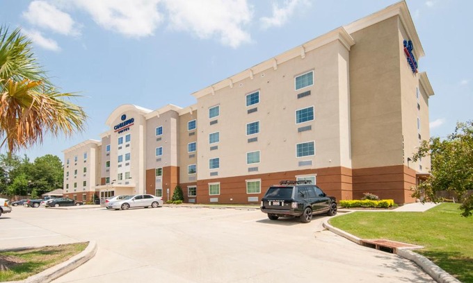 Mid City South Hotel | Candlewood Suites - Baton Rouge - College Drive by IHG