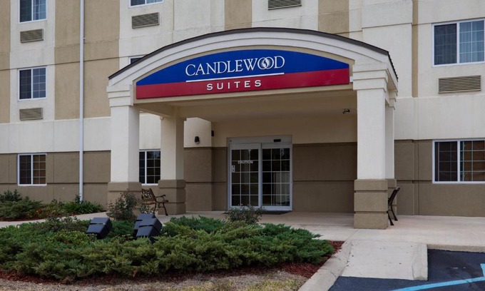 Pearl Hotel | Candlewood Suites Pearl by IHG