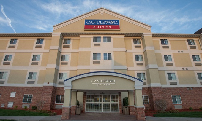 Springfield Hotel | Candlewood Suites Springfield by IHG