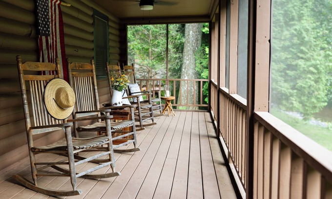 Burnsville Cabin | Cane River Cabin direct river front 3 bedroom 2 bath cabin.