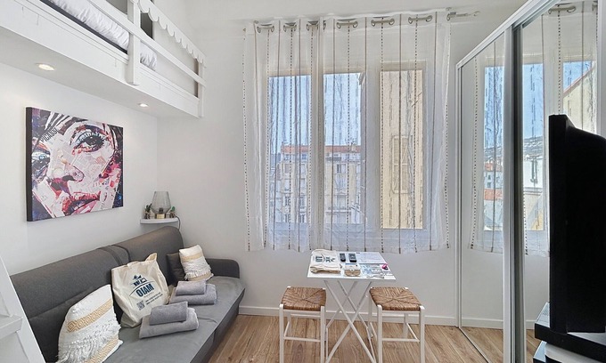Cannes City Centre Apartment | Cannes: 100 m from the palais, charming studio in the city center