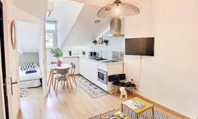 Cannes City Centre Apartment | Cannes: Charming apartment 1 bedroom in the city center, 1 minute away