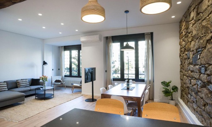 Gros Apartment | Cantabric Plaza/Iberorent Apartments