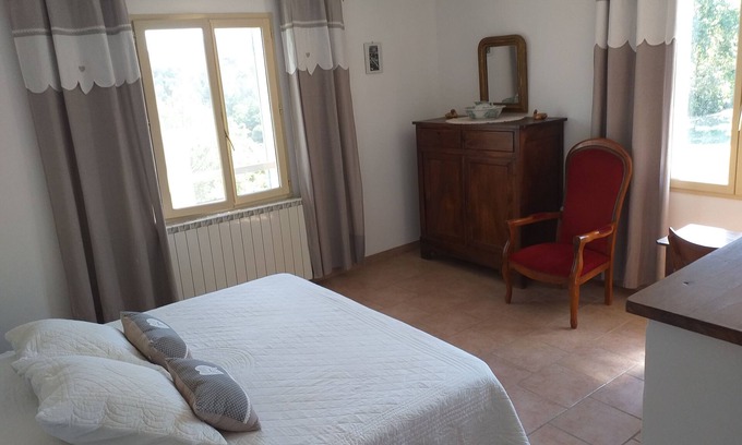 Lacoste House | Cante Grillet en provence au pied du Luberon LACOSTE (84480) Chambre NAIS