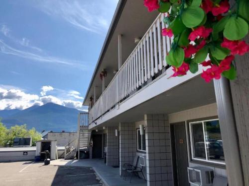 East Kootenay Hotel | Canterbury Inn