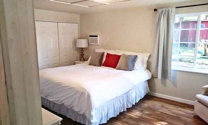 Canyonville Cottage | Canyonville Cottage - Charming 2 Bed/2 Bath