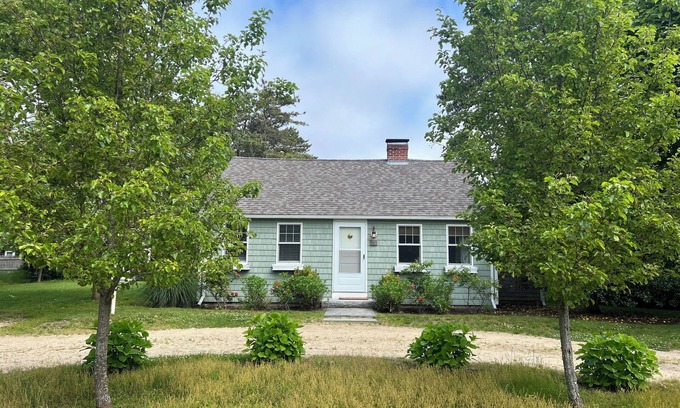 West Harwich House | Cape Cottage- 0.3 miles to beach, pet friendly!