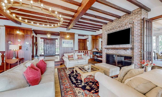 Buzzards Bay House | Capeview Estate | House in Bourne with Water Views & Deck