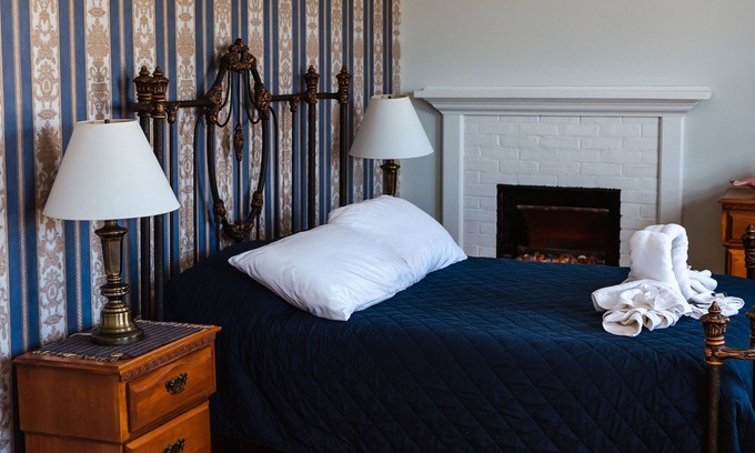 Scotstown Bed & Breakfast | Capharnaüm Gîte - Boutique - Café