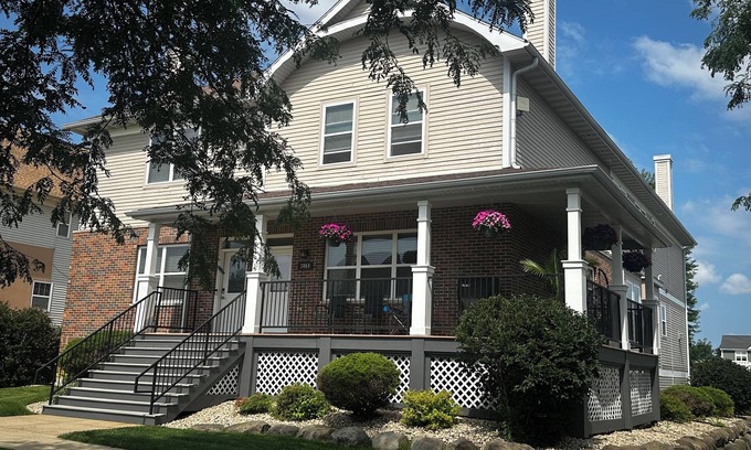 Sun Prairie Condo | Capital PrimeTime - 6 Miles from Madison w/fireplace