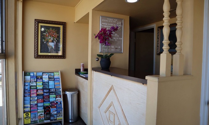 Beach Hill - Beach Flats Hotel | Capri Motel