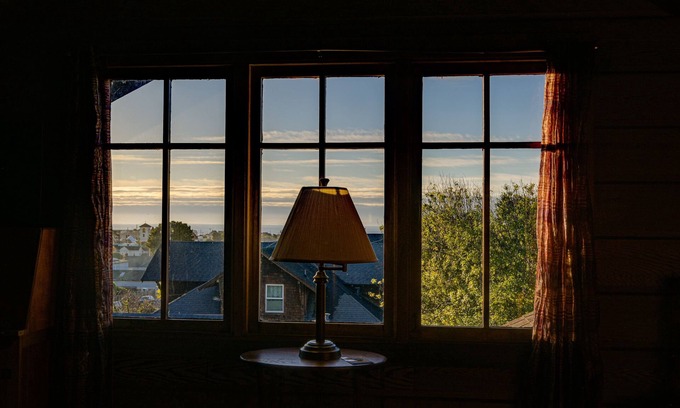 Fort Bragg Bed & Breakfast | Captains Quarters