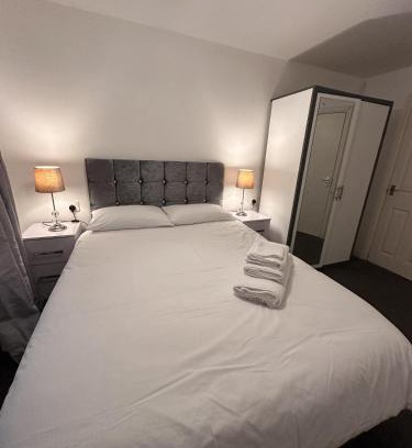 West Bromwich Apartment | Captivating 2-Bed Apartment in West Bromwich