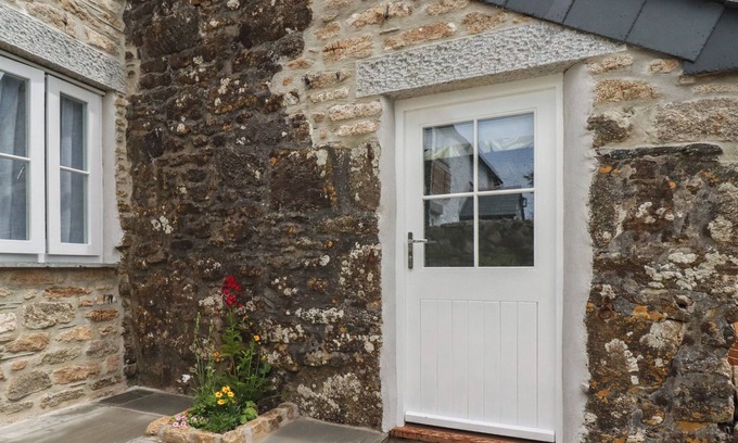 Liskeard Cottage | CARADON COTTAGE, romantic, with open fire in Pensilva