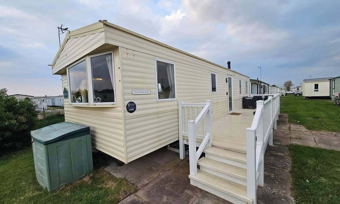 Rhyl Cabin | Caravan Meg 3 bed robin holiday