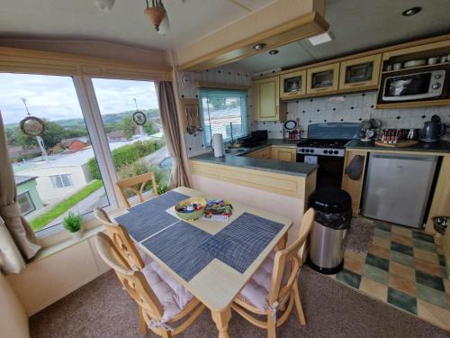 Aberystwyth Ski Chalet | CaravanSleeps6-Parking-Pool-Mountain-PetsOk