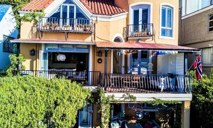 Mountainside House | 'Cardamom House' - Enchanting Vacation home 2 min from Bikini Beach - Sleeps 5