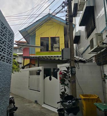 Wang Burapha Phirom House | Carl and Ellie Home