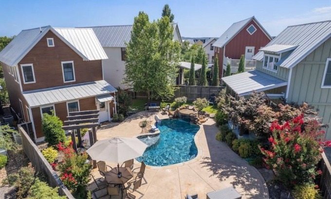 Eufaula House | Carlton Landing Home with Guest House & Private Pool