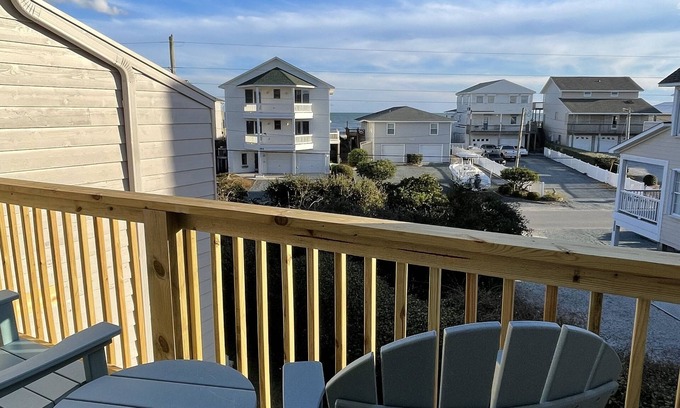 Surf City House | Carolina Breeze Townhouse Surf City, NCnTurtle Cove community Pool/Beachnn