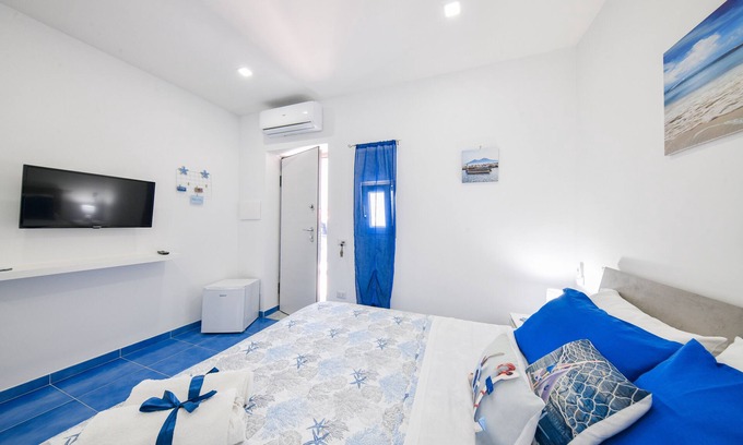 Ischia Porto Bed & Breakfast | Carolina Rooms - The room in the center of Ischia!