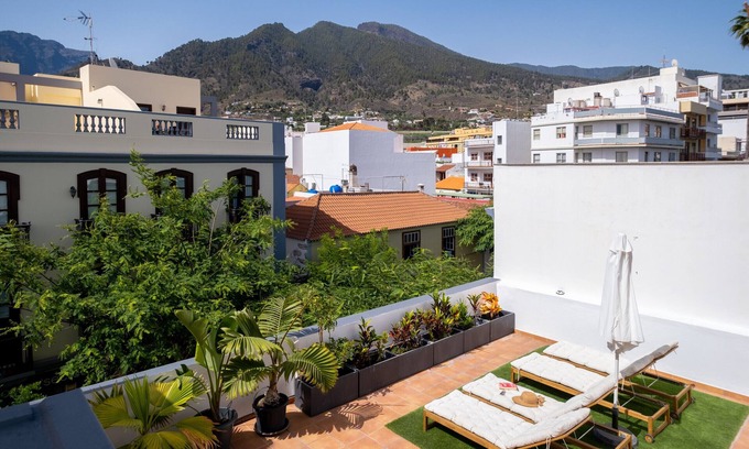 Los Llanos Ski Chalet | Casa Abuela To&ntilde;a by Huskalia | city center