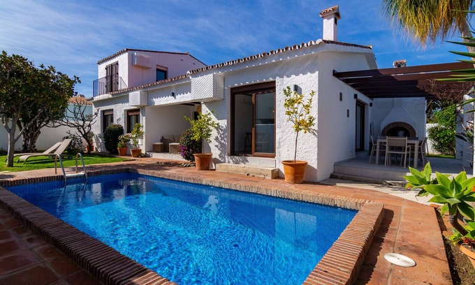 San Pedro de Alcantara Villa | Casa Adel - Cozy 4Bd Beach Bungalow in Marbella