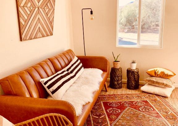 Joshua Tree House | Casa Agave: Comfy Joshua Tree Cottage With Free Breakfast Bar