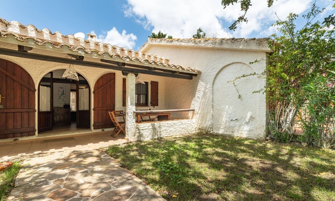 Villaggio Mandorli House | Casa ai Mandorli by Interhome