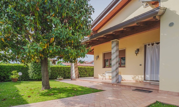 Marina di Massa House | Casa Albertosa by Interhome