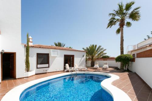 Complejo turistico Amarilla Golf Villa | CASA ALI unique family holiday home with pool