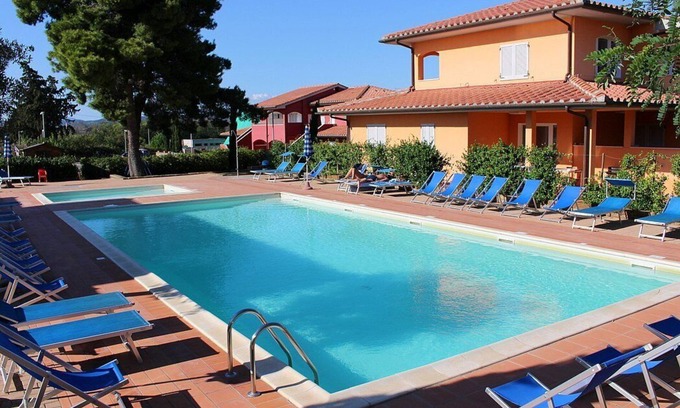 Puntone House | Casa Aliade C: A welcoming apartment that is part of a villa surrounded by the greenery.