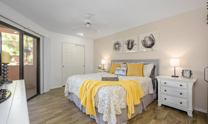 Paradise Valley Village Condo | CASA AMARILLO - Anasazi Village - Updated Top Floor Unit