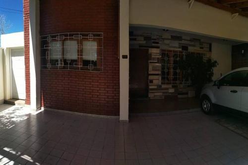 San Juan House | Casa amplia y céntrica para 2-6 personas. Cochera.