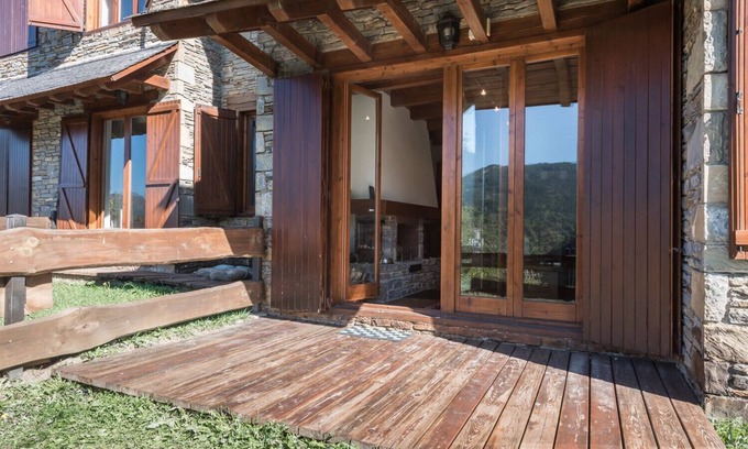 Baqueira Ski Chalet | Casa Aran by Totiaran fabulous duplex 8p spectacular views at the foot of the ski slopes