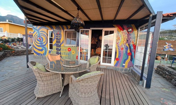 Tajuya Apartment | Casa Artística con Jardín y Impresionantes Puestas de sol