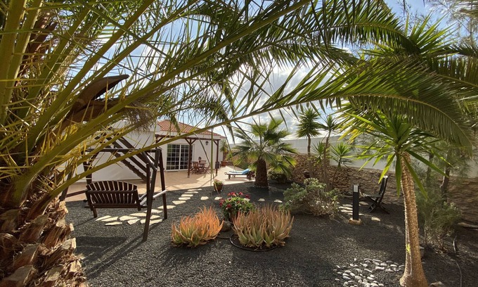 Triquivijate House | Casa Aura, feel-good oasis, 102 sqm vacation home with palm trees, terraces and garden