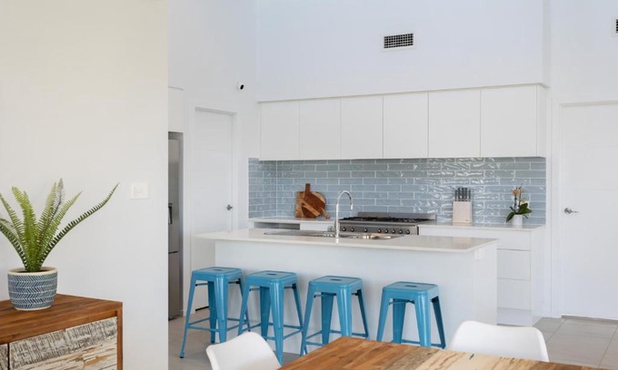 Burrill Lake House | Casa Azul