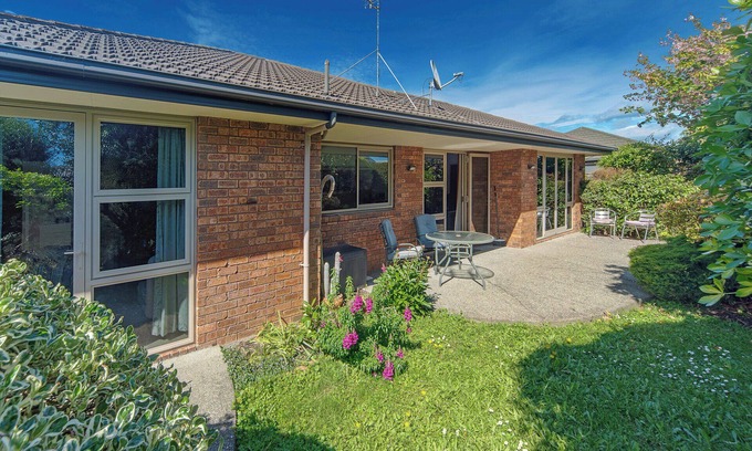 Nelson House | Casa Bella - Nelson City Holiday Home