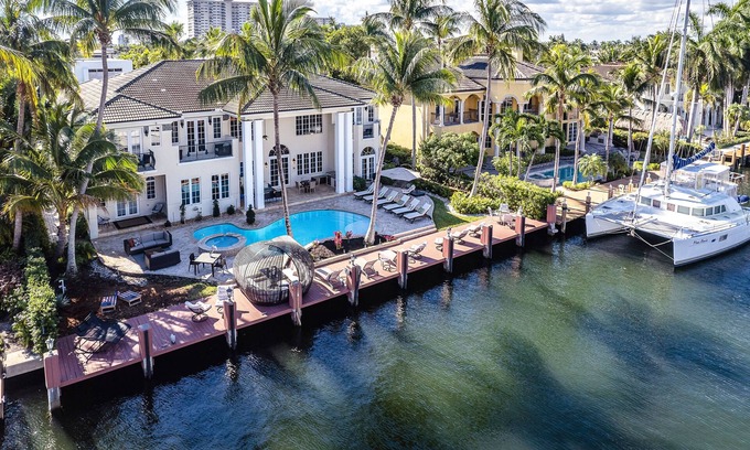Seven Isles House | Casa Bella-Vita Luxurious Waterfront Living