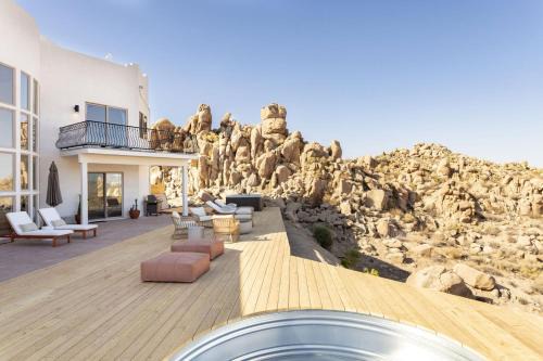 Yucca Valley House | Casa Blanca by Fieldtrip Boulder Estate with Hot Tub Soaking Pool Outdoor Shower