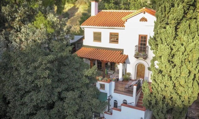 Los Angeles House | Casa Blanca- Spanish Paradise in the hills.