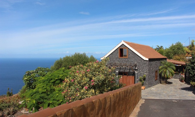 Los Quemados House | Casa Cabrera