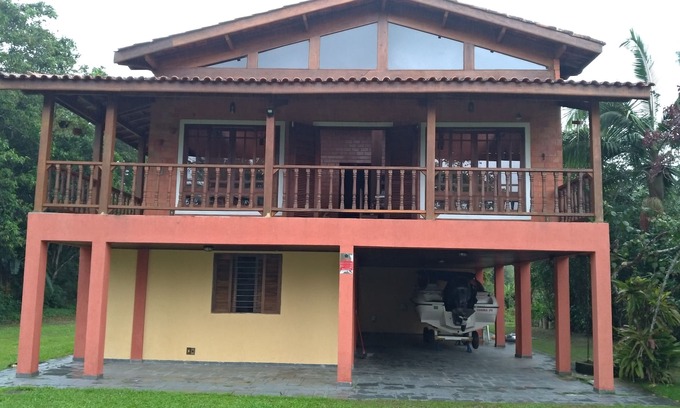 Ubatumirim House | Casa Capri Ubatuba on the sand with Wi-Fi. Estaleiro Beach - Ubatumirim
