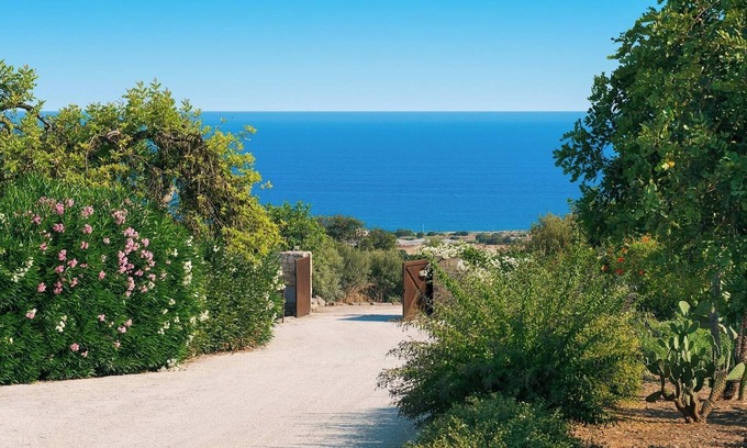 Scicli Villa | Casa Carol (Bianco) - Villa with shared pool