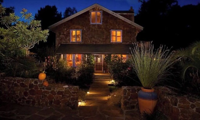 Sebastopol House | Casa Carolina, a Wine Country Home