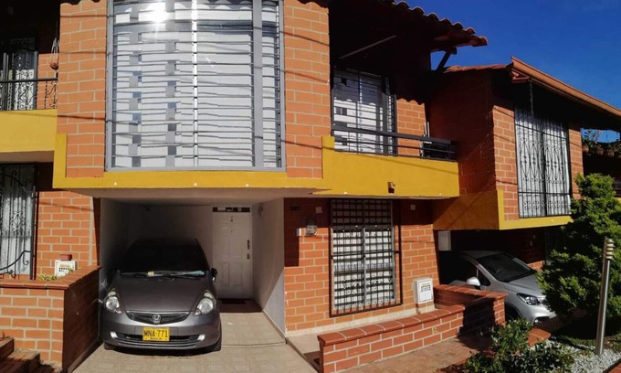 Rionegro House | Casa cerca al Aerpuerto y hospital San VicentenCozy House close to the Airport.