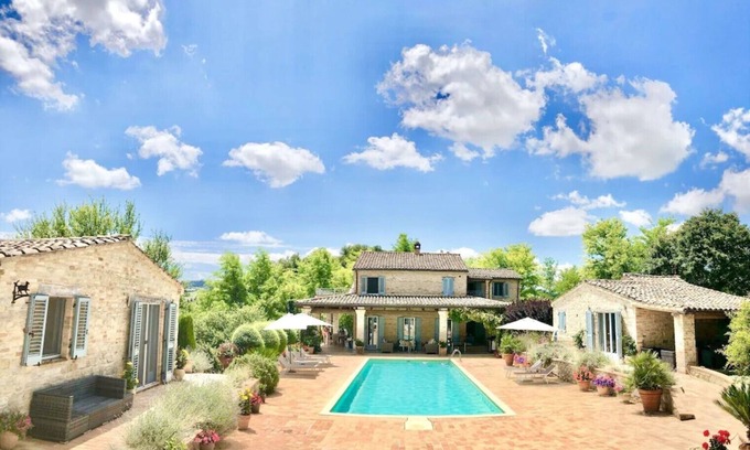 Monsampietro Morico House | Casa Ciliegia, Sleeps 4 (2 Bedrooms).